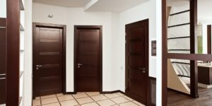 Какие межкомнатные двери лучшего всего выбрать в квартиру